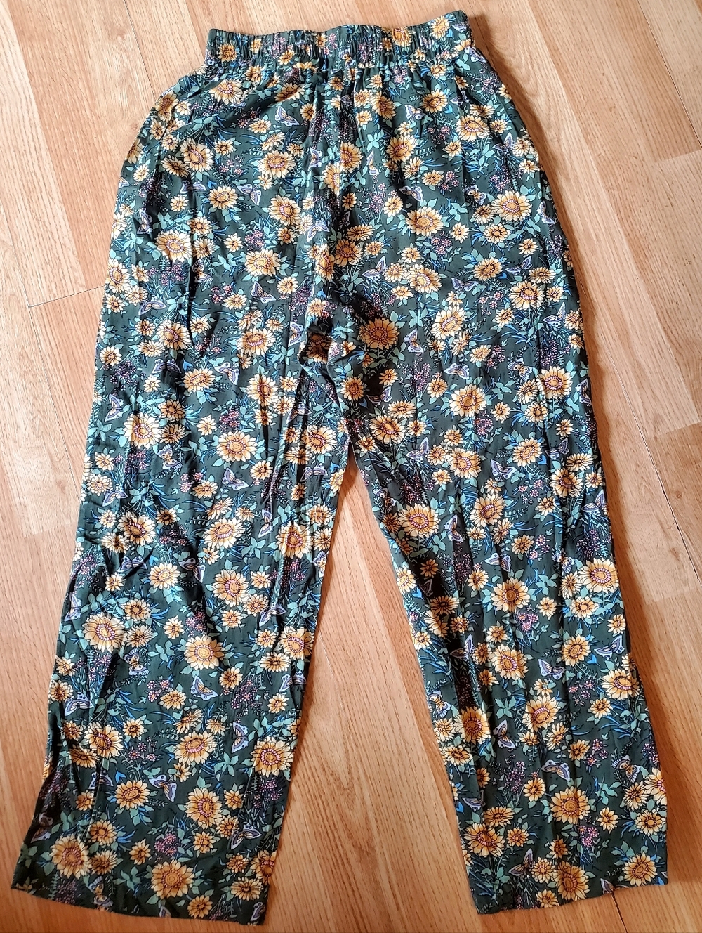 NATURAL LIFE Green Floral Wide-Leg Pants with Coral Pocket Accents - Picture 3 of 5